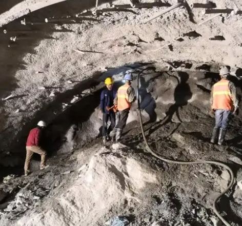 广元拱顶带模注浆料的施工流程及注意事项